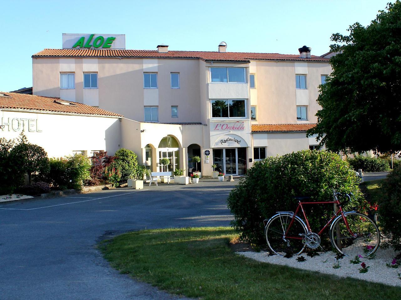 Logis Hotel Restaurant Aloe Les Herbiers Bagian luar foto