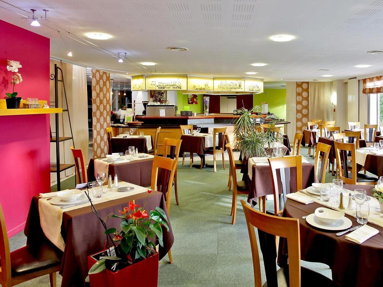 Logis Hotel Restaurant Aloe Les Herbiers Bagian luar foto