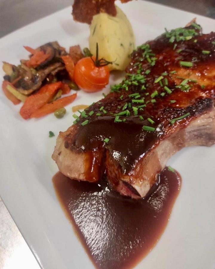 Logis Hotel Restaurant Aloe Les Herbiers Bagian luar foto