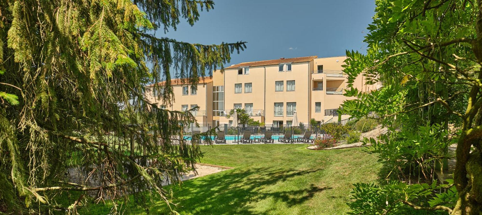Logis Hotel Restaurant Aloe Les Herbiers Bagian luar foto