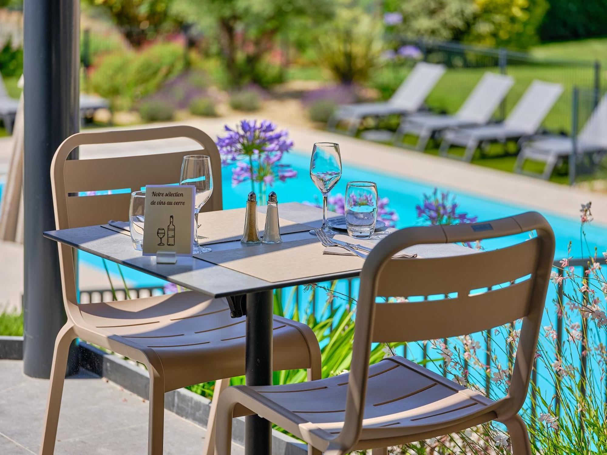 Logis Hotel Restaurant Aloe Les Herbiers Bagian luar foto
