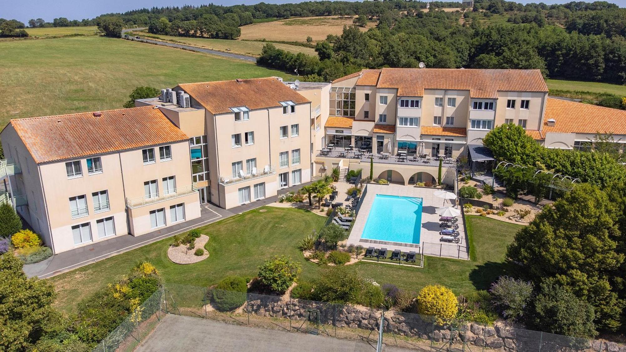 Logis Hotel Restaurant Aloe Les Herbiers Bagian luar foto