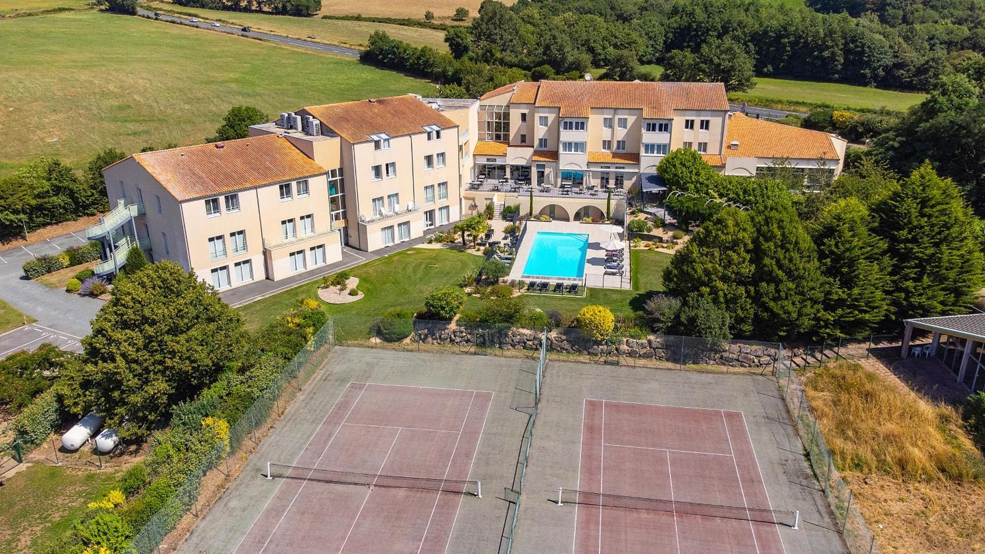 Logis Hotel Restaurant Aloe Les Herbiers Bagian luar foto