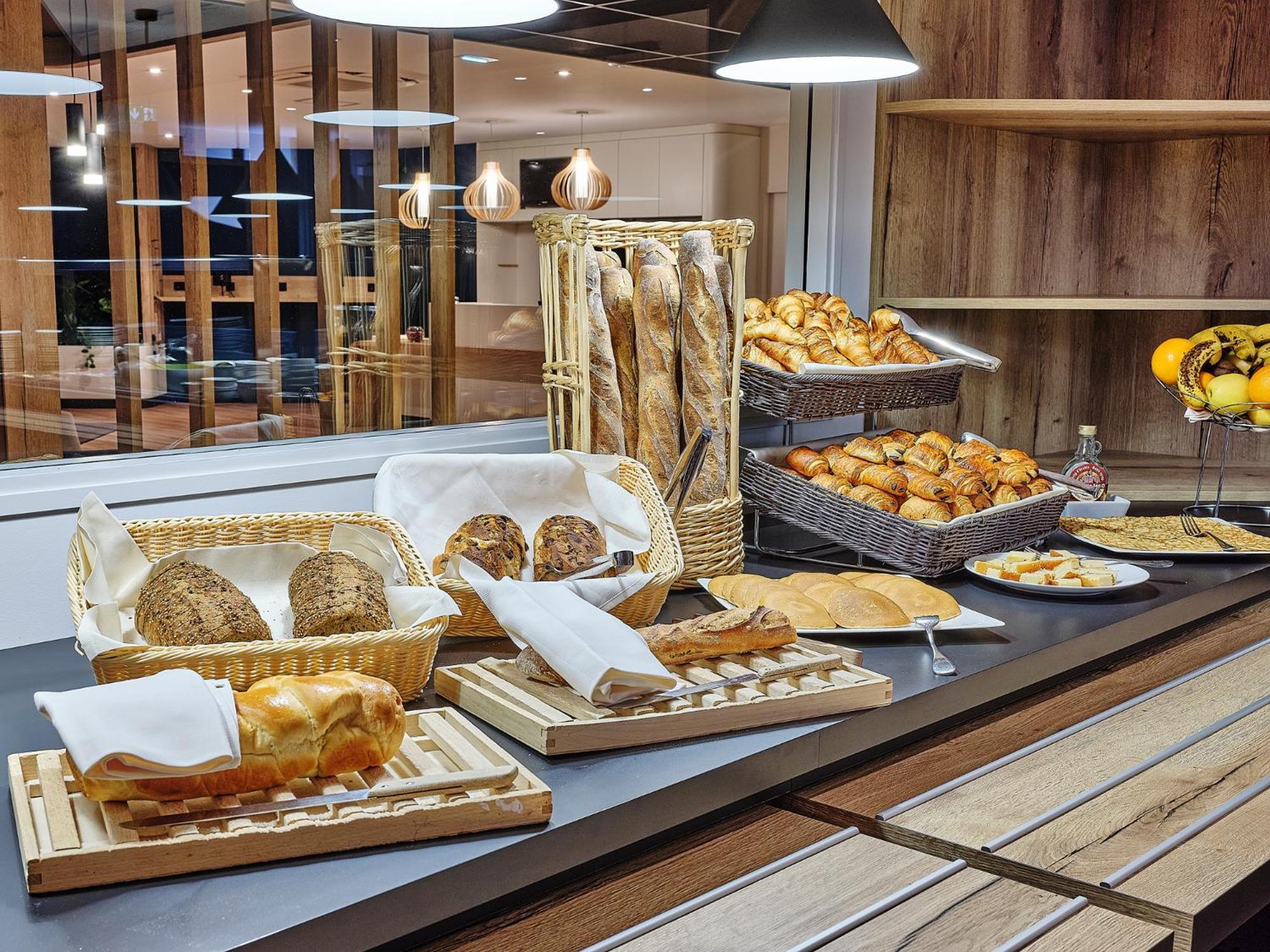 Logis Hotel Restaurant Aloe Les Herbiers Bagian luar foto