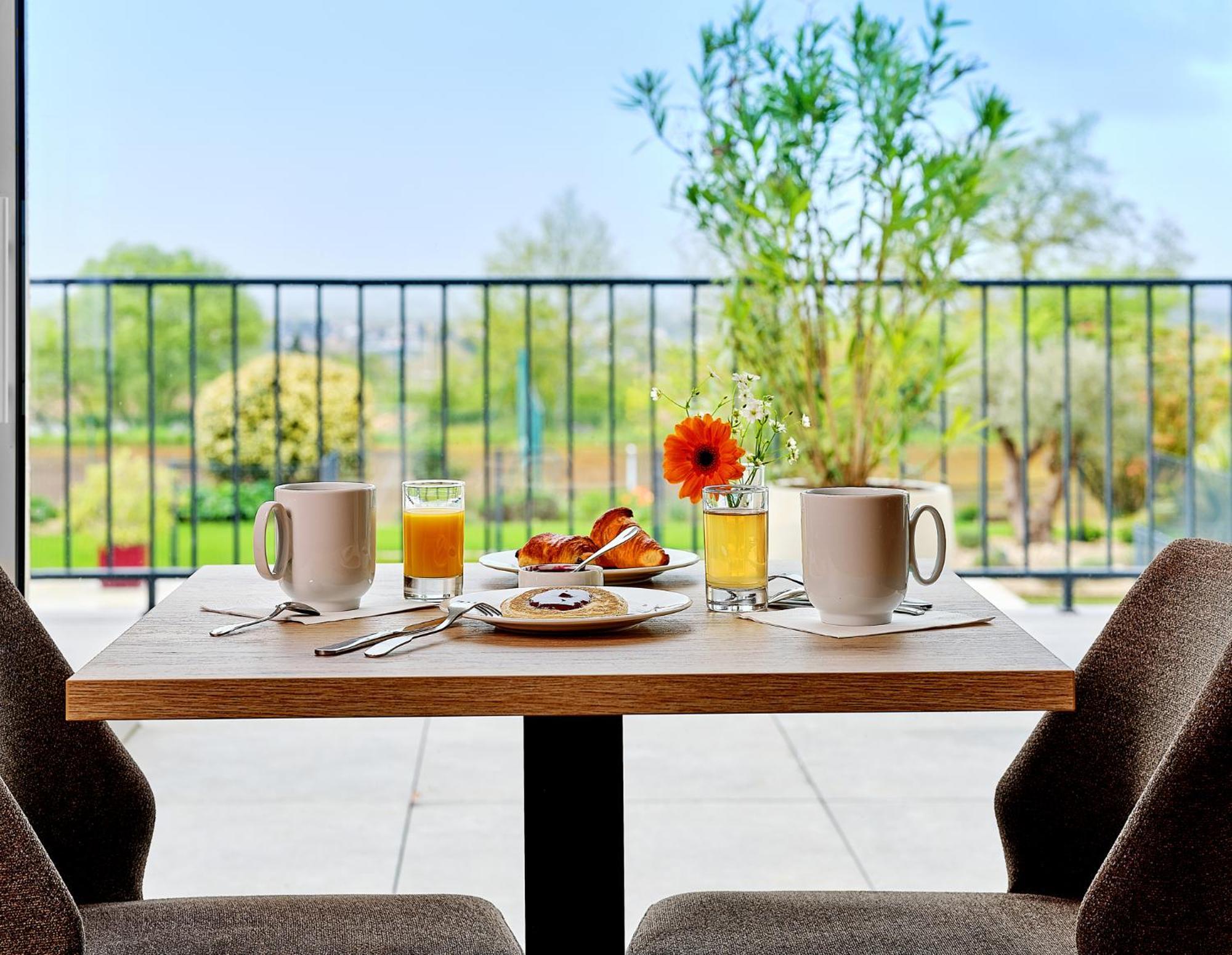 Logis Hotel Restaurant Aloe Les Herbiers Bagian luar foto